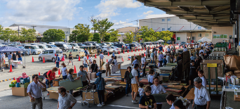倉庫市会場の様子